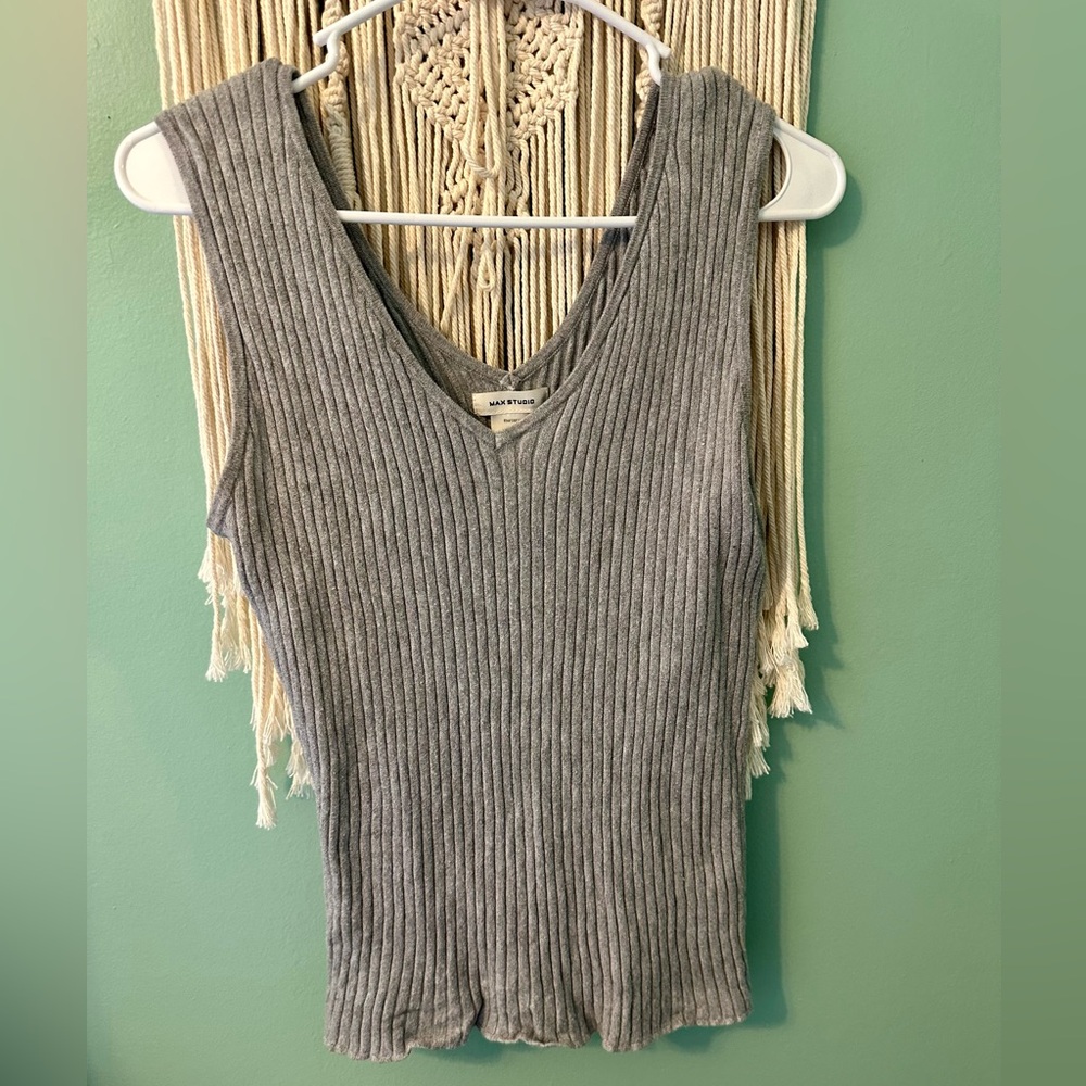 MAX STUDIO Ribbed Gray Sweater Tank Too Size Medium